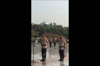Kapolri tabur bunga di TMP Kalibata sambut HUT ke 74 Bhayangkara