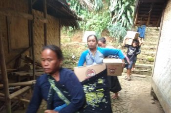 Ribuan warga Badui senang terima paket sembako dari Polri