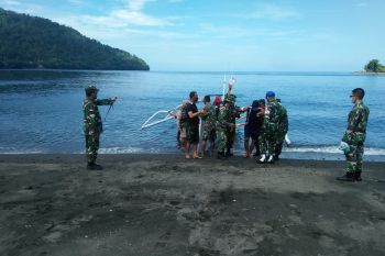 Dandim Sangihe jemput Babinsa yang sakit di pantai Tahuna