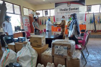 Pilkada 2020 siap digelar, Pemkab Morut bantu APD kepada KPU