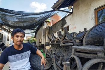 Endri Handoko menyulap ban bekas menjadi barang bernilai jual tinggi