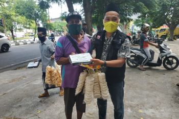 ACT NTB-Bank Dinar menyalurkan 1.400 paket makanan siap santap