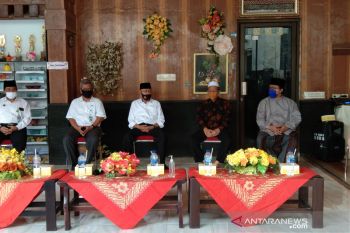 Bupati Bantul memantau kesiapan pembukaan pondok pesantren normal baru