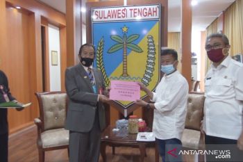 Tenaga kerja di Sulteng terdampak COVID-19  diberi bantuan sembako