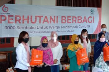 Ikatan Istri Karyawan Perhutani bagikan 1.000 paket sembako