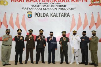 Gubernur Hadiri Upacara HUT ke-74 Bhayangkara
