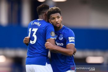 Everton tundukkan Leicester 2-1
