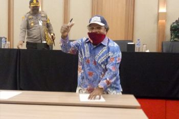 Bupati Omaleng tetap inginkan Nicky Kuahati menjadi Sekda Mimika