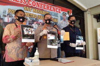 Intip bagian tubuh pembeli wanita Starbucks, seorang barista ditetapkan sebagai tersangka dan ditahan