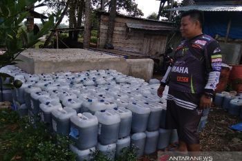 Gagal raih gelar sarjana pertanian, Aiptu Manahasa sulap kotoran kambing jadi pupuk cair