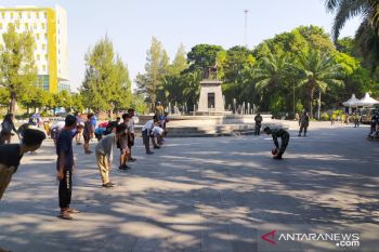 Langgar protokol kesehatan, warga di Solo dihukum senam