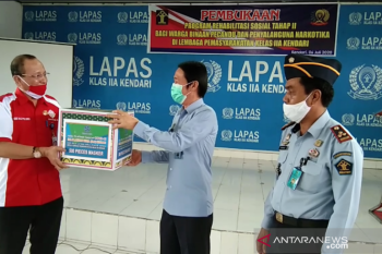 BLK Kendari berikan 1.000 masker pada Lapas Kelas IIA