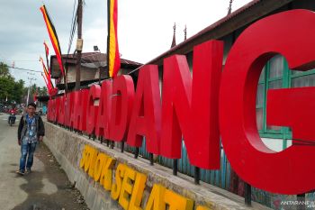 Kayu revitalisasi rumah gadang tidak layak harus diganti