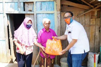 HUT ke-74, BNI Kanwil Yogyakarta berbagi sembako untuk warga terdampak COVID-19