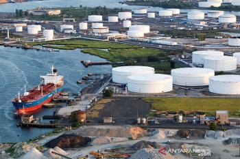 Harga minyak sedikit menguat di Asia, tapi stabil