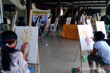 Museum Kalbar menggelar kegiatan "Belajar Melukis Bersama"