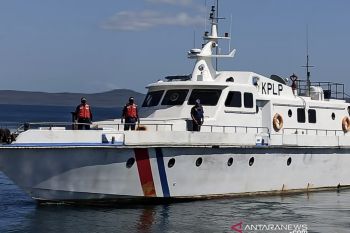 Kapal patroli KSOP Kupang diterjunkan cari korban kapal tenggelam yang hilang
