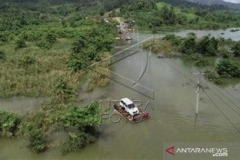 Banjir Jalan Trans Sulawesi putus di Konawe Utara