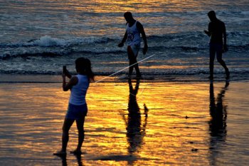 Pantai Kuta dibuka kembali