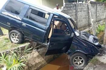Seorang ibu tewas ditabrak mobil keluarga