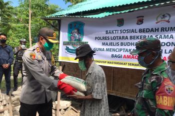 Polres Lombok Utara memperbaiki rumah warga miskin
