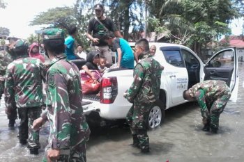Akibat banjir rob puluhan rumah warga di Meulaboh rusak parah
