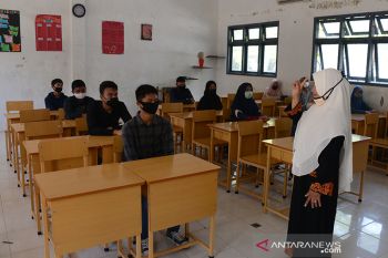 Simulasi protokol kesehatan jelang mulai sekolah