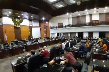 Puluhan orang tua murid kembali datangi DPRD Sumbar terkait PPDB 2020