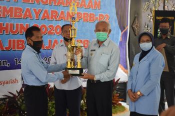 Sleman memberi penghargaan wajib pajak PBB panutan di masa pandemi