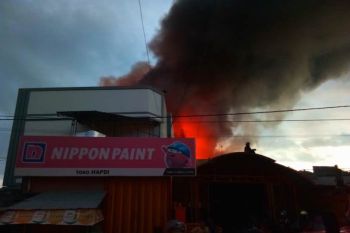 KEBAKARAN TOKO CAT DI PADANG