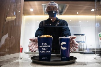 Adaptasi kebiasaan baru di bioskop, popcorn akan disajikan dengan nampan