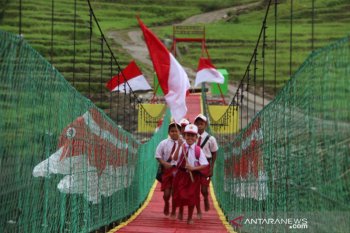 Satgas Pamtas RI-RDTL bangun jembatan gantung untuk warga di perbatasan
