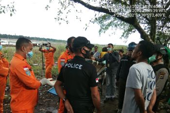 Tim SAR Timika evakuasi jenazah pendulang emas terseret arus sungai