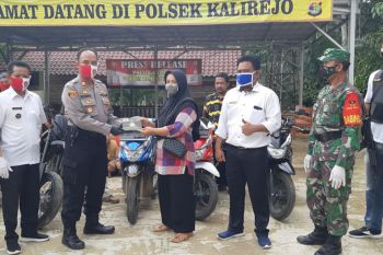 Polsek Kalirejo serahkan lima kendaraan sepeda motor hasil curian