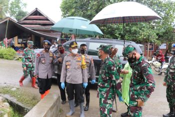Kapolda Sulsel serahkan bantuan untuk korban banjir bandang Luwu Utara