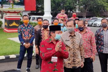 Pemkot Bandarlampung operasikan 12 mobil ambulans baru