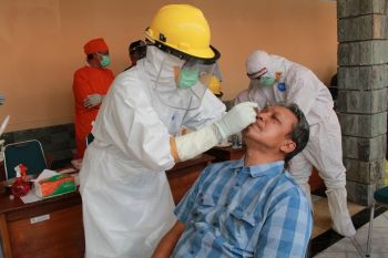 50 anggota DPRD Grobogan jalani tes usap menyusul Sekda positif COVID-19