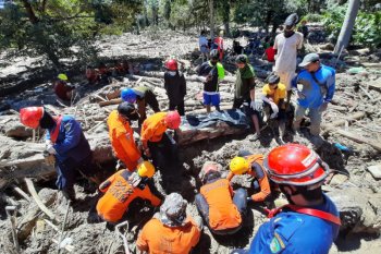 Korban jiwa banjir bandang di Luwu Utara bertambah menjadi 36 orang