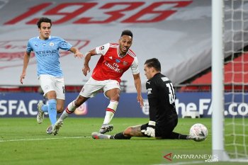 Dua gol Aubameyang bawa Arsenal melewati City menuju final Piala FA