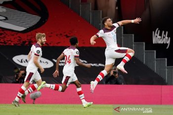 Ditekuk Southampton, Bournemouth di ambang degradasi