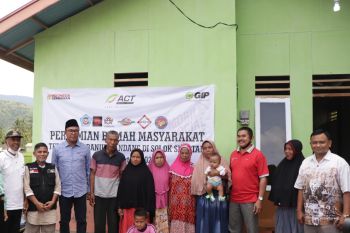 ACT Sumbar rampungkan pembangunan dua unit rumah warga korban banjir di Solsel