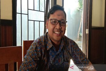 PLN Batang salurkan bantuan pemasangan jaringan listrik di sekolah