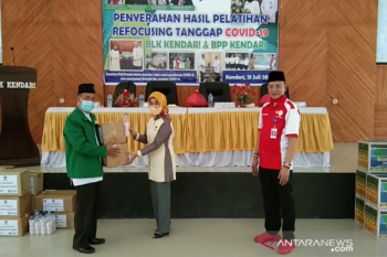 BPP Kendari serahkan 10.000 masker ke pesantren dan Ketua Gugus COVID PBNU