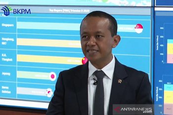 Bahlil Lahadalia ajak masyarakat beli barang yang dijual teman