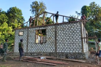 Satgas TMMD Kodim 1709/Yawa kebut selesaikan bangun 13 rumah warga