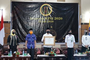 Pemkot Mataram menerima Anugerah SIMEP dari KPAI