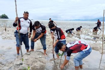 18 Komunitas Motor Manado Binaan Bold Riders Touring Bareng Lestarikan Pesisir Pantai Kalinaun