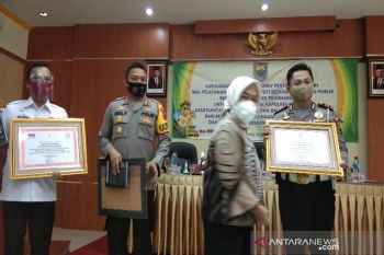 Layanan "drive thru" Polres Batang diapresiasi