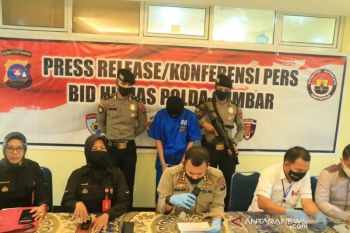Polda Sumbar tangkap mucikari diduga perdagangkan orang