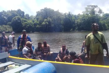 Tim SAR gabungan temukan dua korban perahu terbalik di perairan Mamberamo Raya